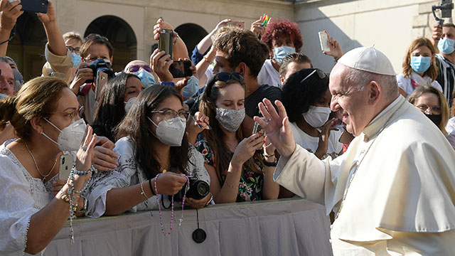 Pope Francis blesses bell that will ring out in defence of unborn